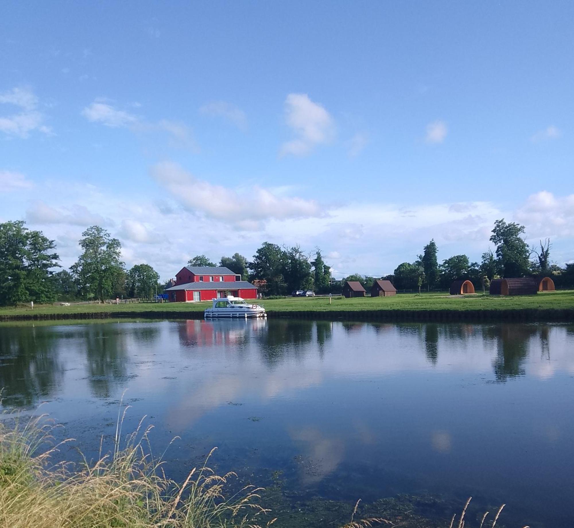 La Halte Du Canal Luthenay-Uxeloup Exterior foto